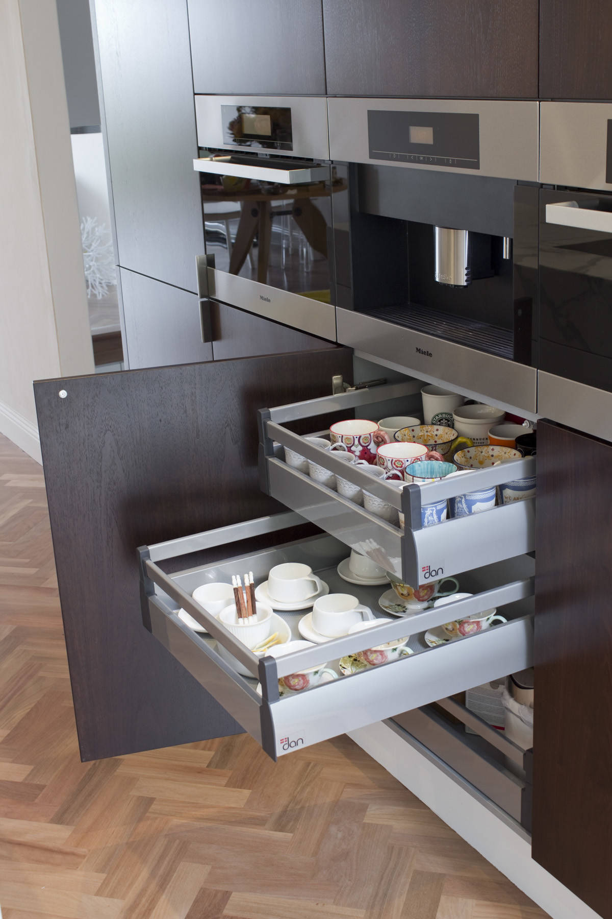 Storing dishes in drawers hotsell