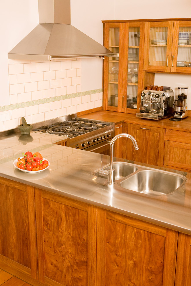 Inspiration for a classic kitchen in Auckland.