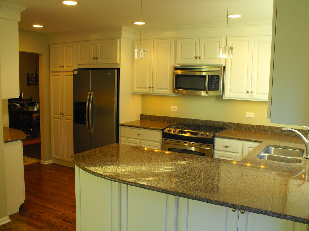Mount Prospect Kitchen Traditional Kitchen Chicago by Building