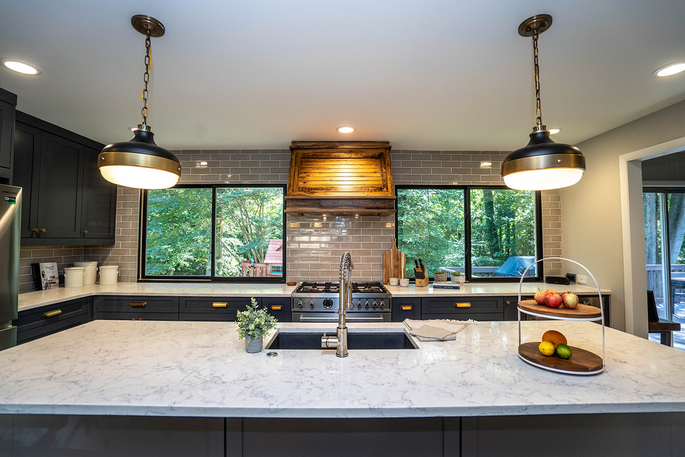 Mid-sized mid-century modern u-shaped medium tone wood floor and brown floor kitchen pantry photo in Atlanta with a single-bowl sink, shaker cabinets, blue cabinets, quartz countertops, gray backsplash, subway tile backsplash, stainless steel appliances, an island and white countertops