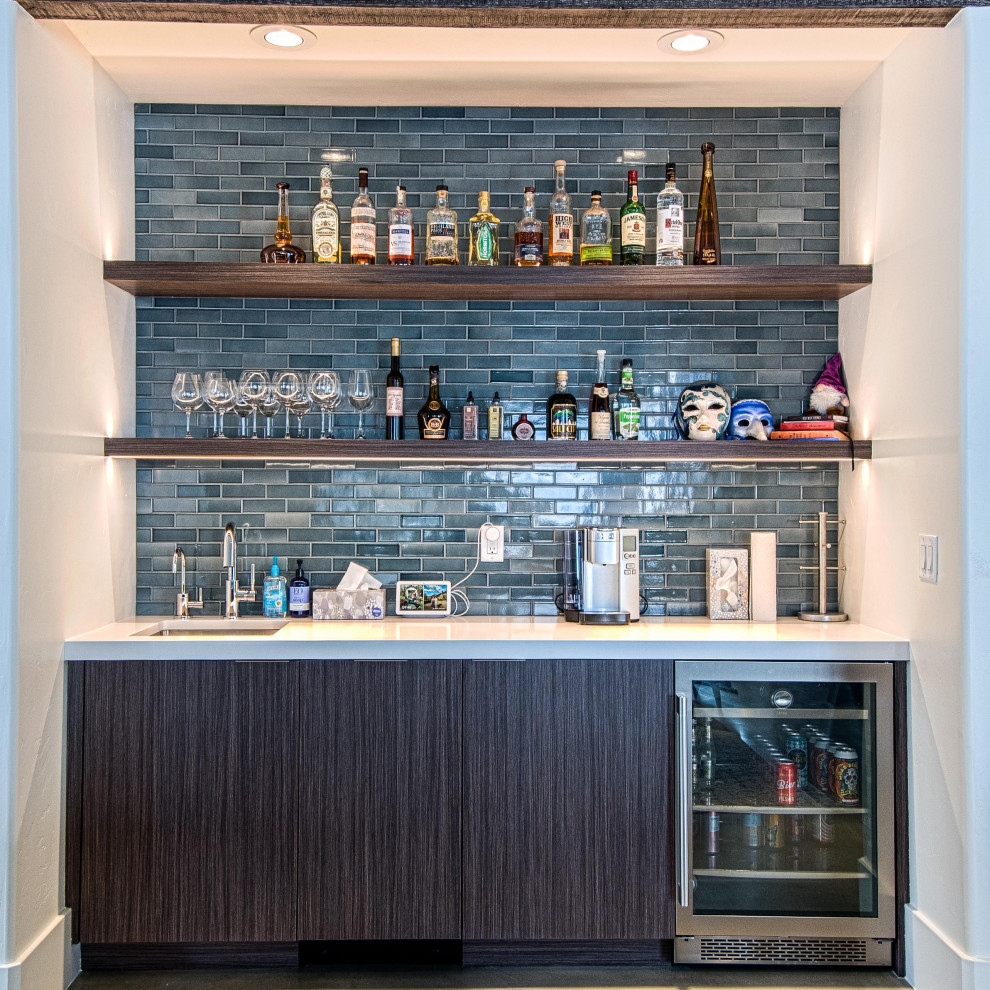 Modelo de bar en casa minimalista grande