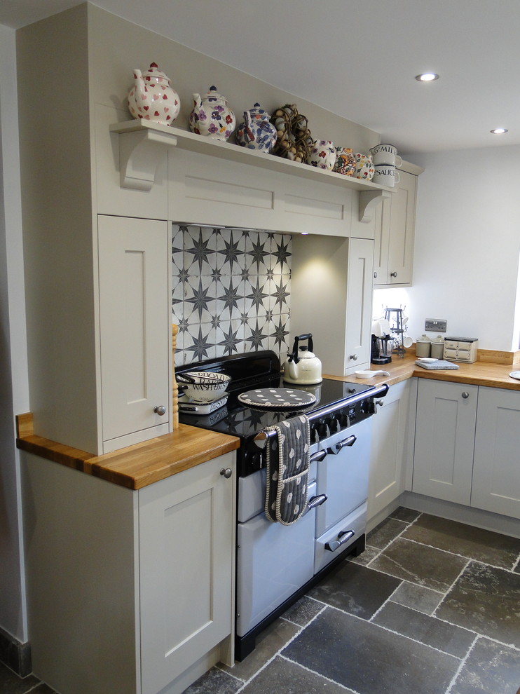 Inspiration for a medium sized traditional u-shaped enclosed kitchen in Other with shaker cabinets, white cabinets, wood worktops, coloured appliances, no island, brown worktops, limestone flooring and grey floors.