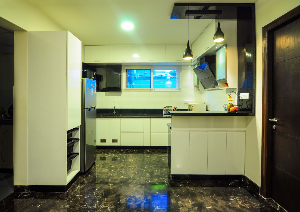 Example of an asian kitchen design in Bengaluru