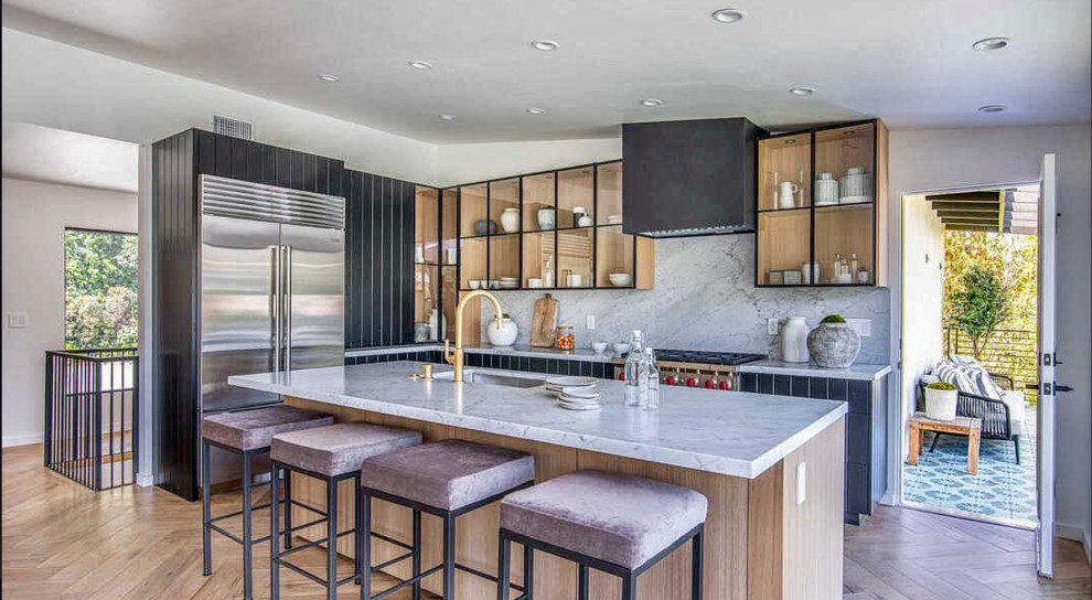 Example of an urban kitchen design in Los Angeles