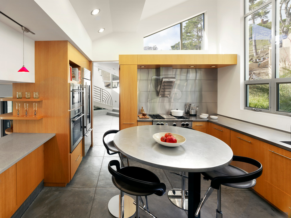 サンフランシスコにあるコンテンポラリースタイルのおしゃれなダイニングキッチン (フラットパネル扉のキャビネット) の写真