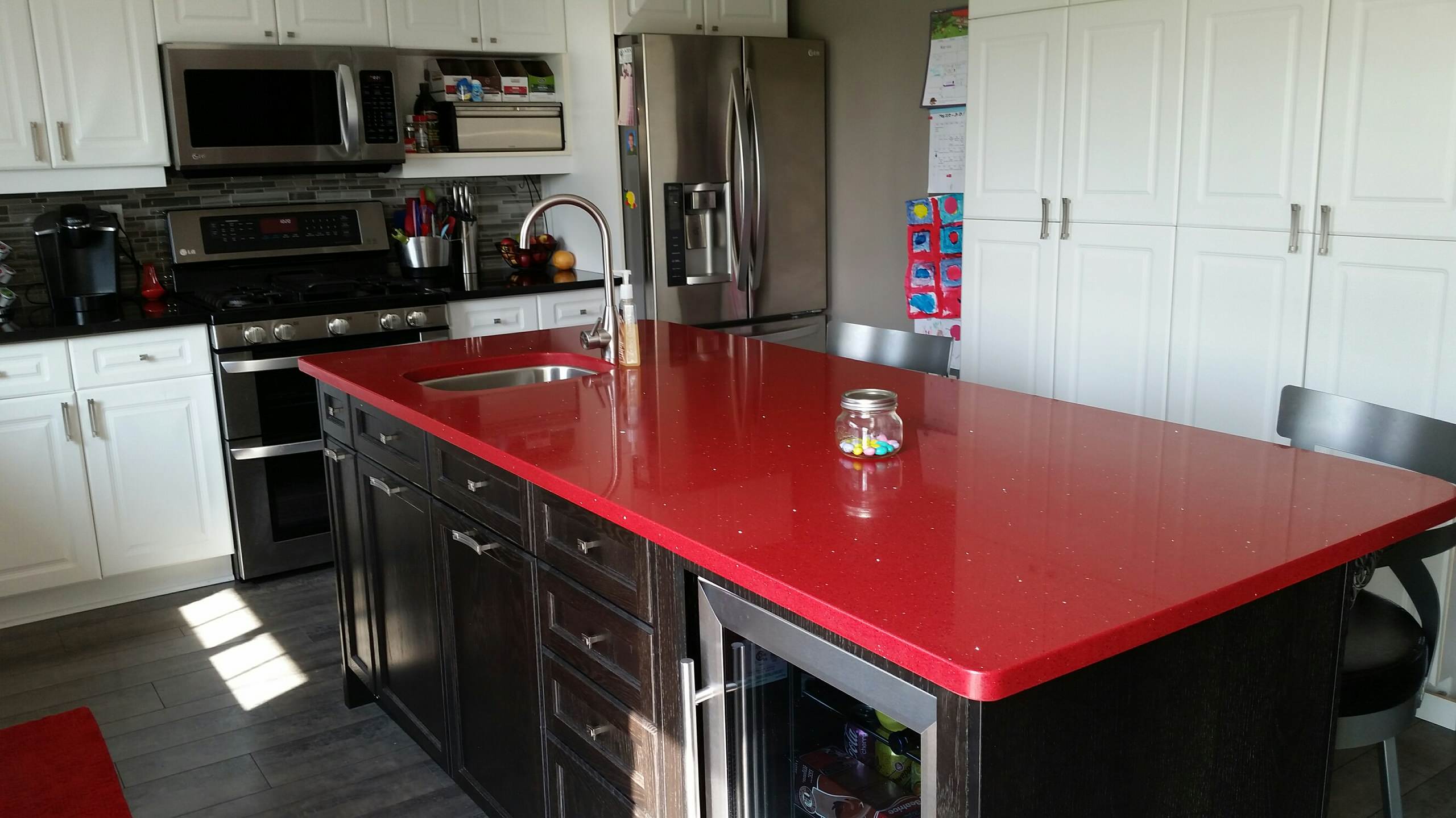 75 Kitchen with Quartz Countertops and Red Countertops Ideas You'll Love -  August, 2023 | Houzz