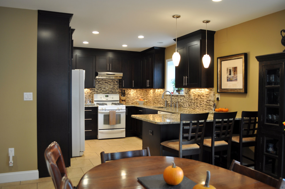 Example of a mid-sized trendy u-shaped porcelain tile eat-in kitchen design in New York with an undermount sink, shaker cabinets, dark wood cabinets, granite countertops, multicolored backsplash and white appliances