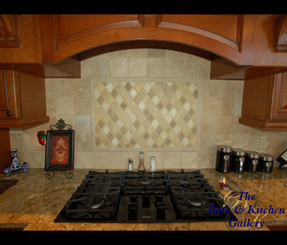 Munzo Traditional Kitchen Tampa by The Bath and Kitchen Gallery
