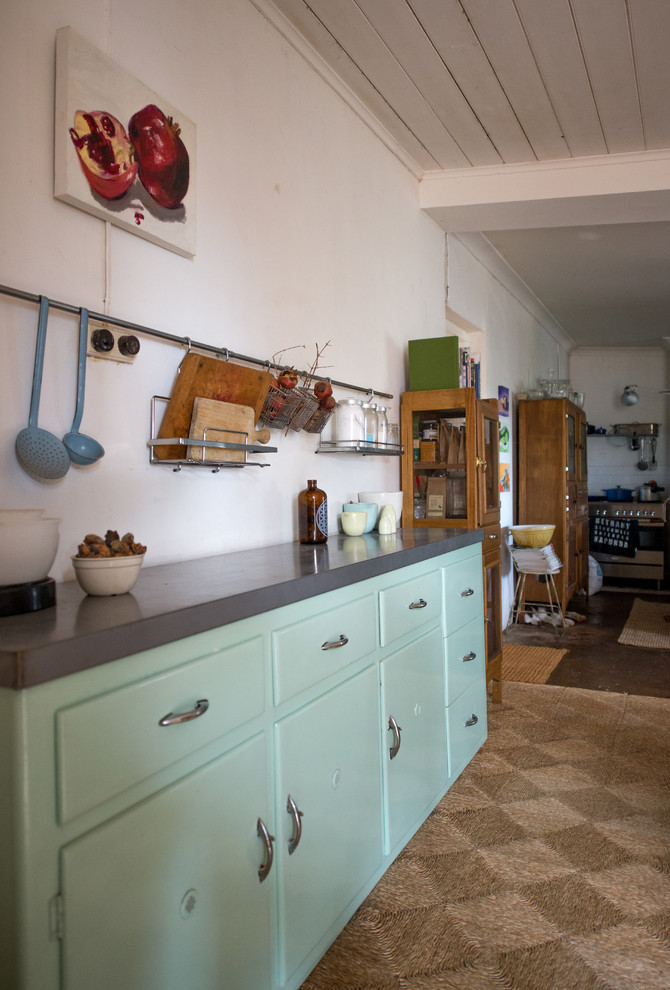 Farmhouse kitchen photo in Adelaide