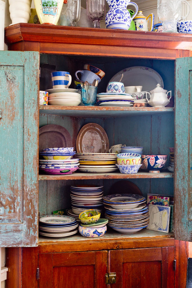 Kitchen - cottage kitchen idea in New York