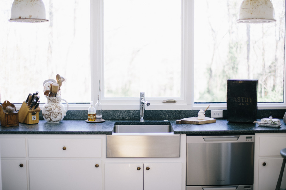 Inspiration for a farmhouse kitchen remodel in Nashville