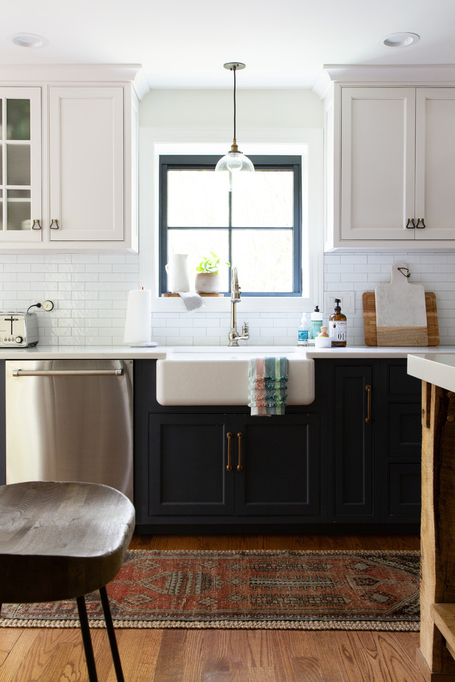 Transitional kitchen photo in Chicago