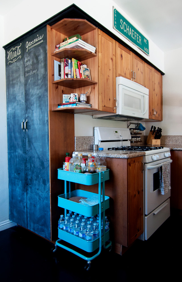 ロサンゼルスにあるエクレクティックスタイルのおしゃれなキッチンの写真