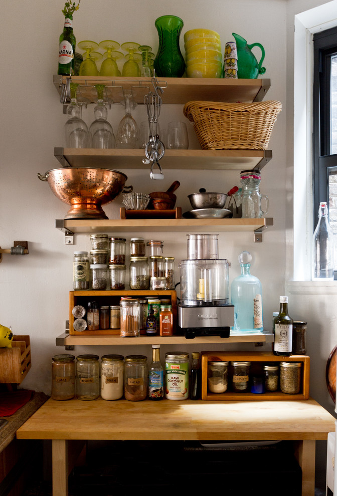 Kitchen - eclectic kitchen idea in New York