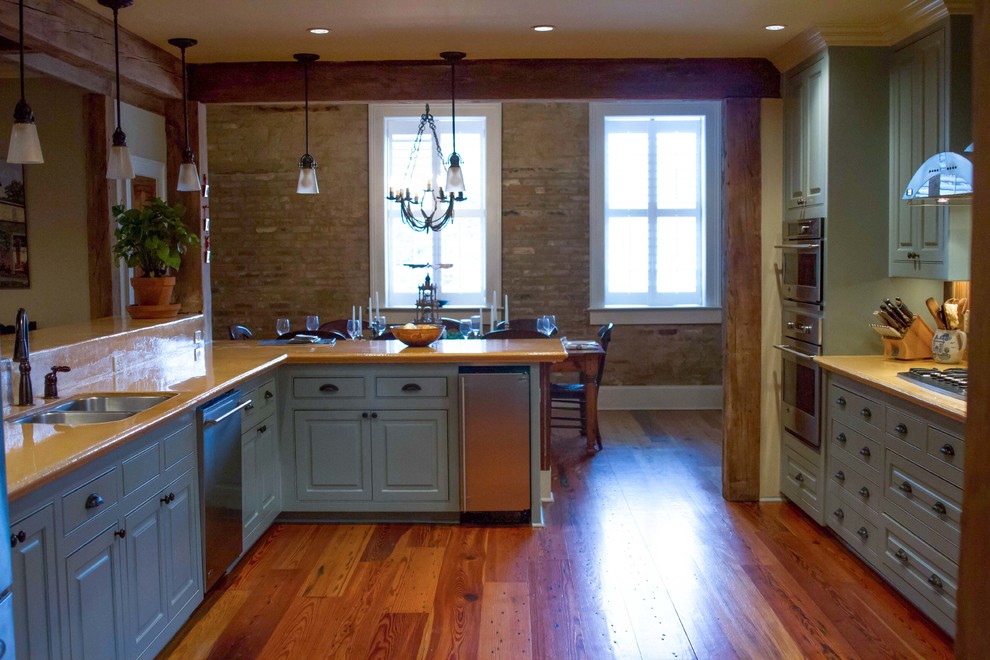 Example of a classic kitchen design in New Orleans