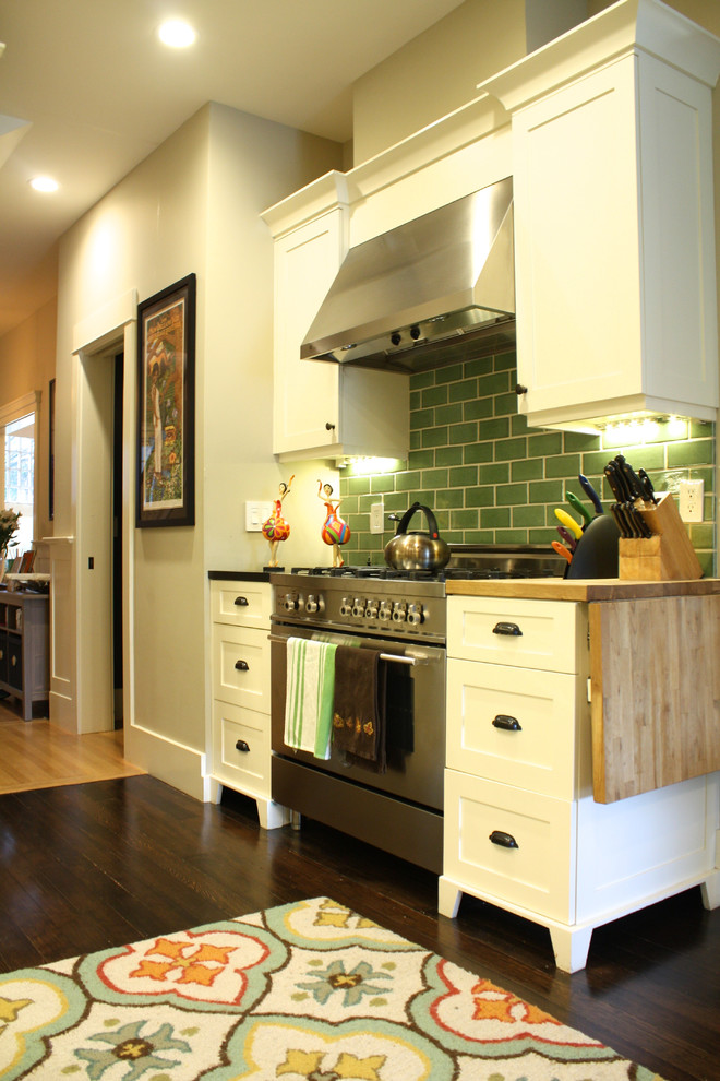 Kitchen - contemporary kitchen idea in San Francisco