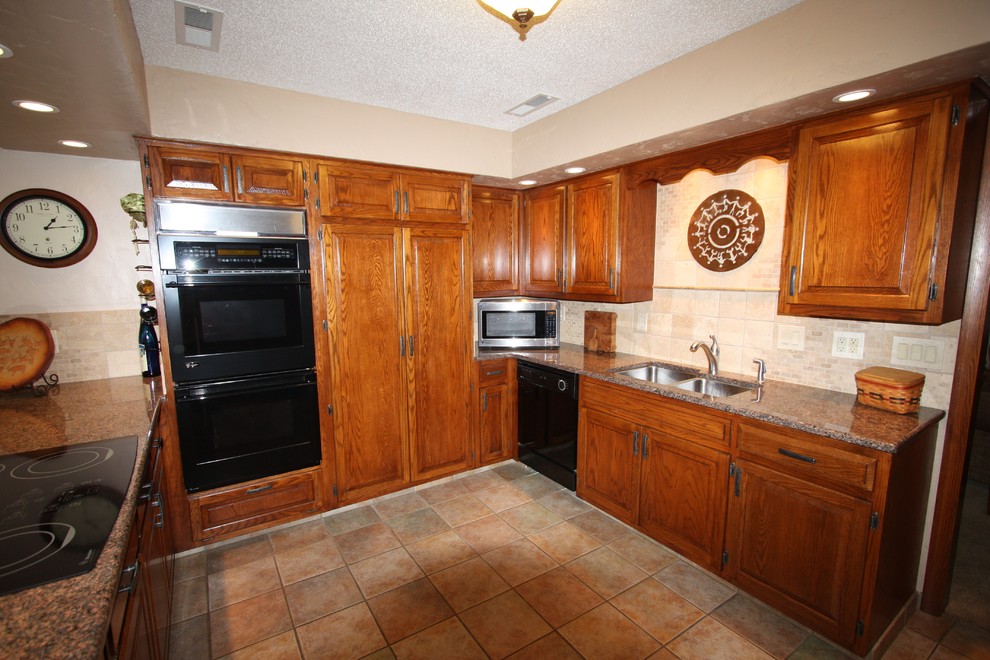 Kitchen photo in Other