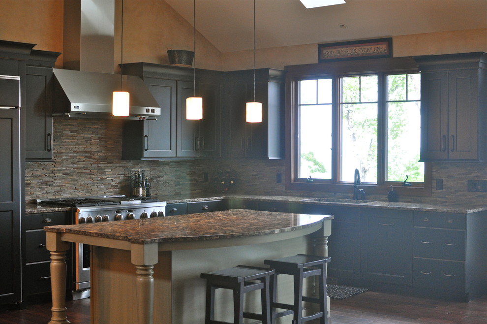 Elegant kitchen photo in Grand Rapids