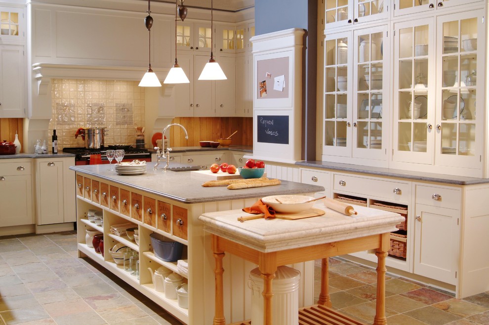 Example of a kitchen design in Boston