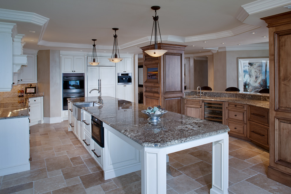 Inspiration for a traditional kitchen in Tampa.