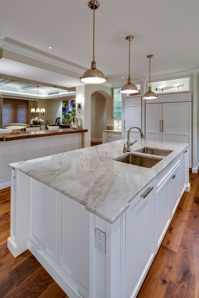 This is an example of a classic kitchen in Tampa.
