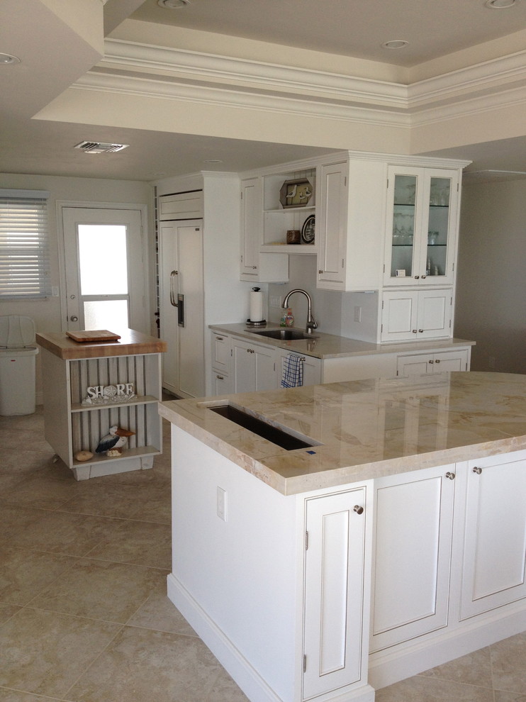 Design ideas for a classic kitchen in Tampa.