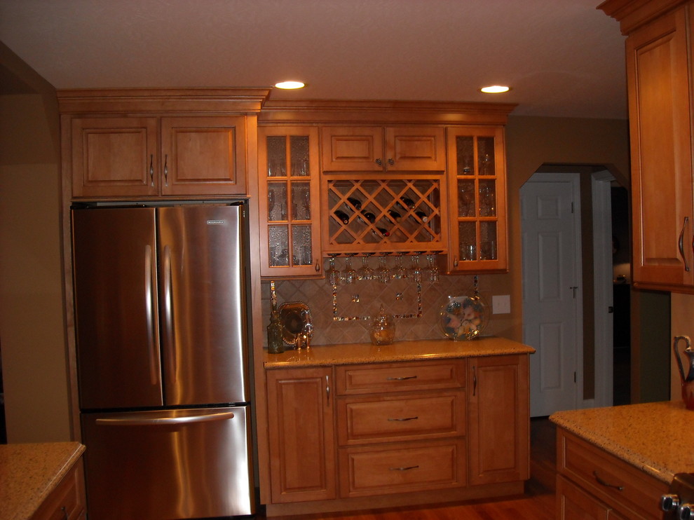 Natural Maple (Kitchen Remodel) Traditional Kitchen