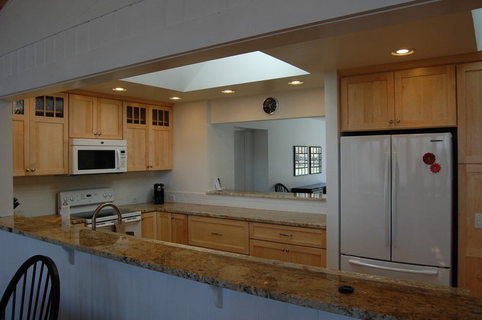 Natural Maple Shaker Kitchen Craftsman Kitchen Burlington by