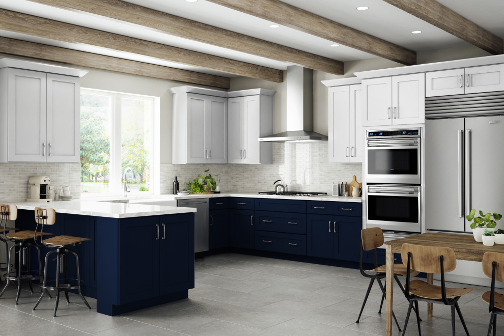 Свежая идея для дизайна: кухня в морском стиле с фасадами в стиле шейкер и синими фасадами - отличное фото интерьера