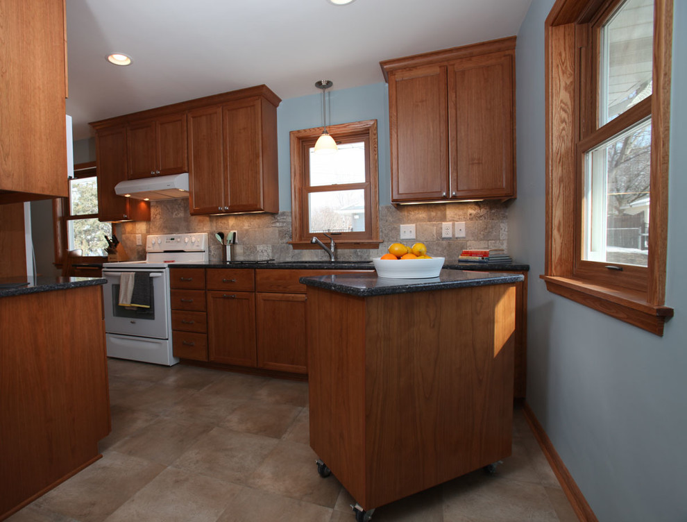 Photo of a classic kitchen in Minneapolis.