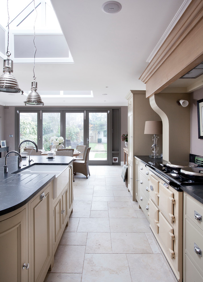 Design ideas for a traditional kitchen in Dublin.
