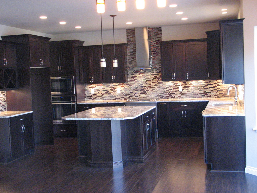 Netuno Bordeaux granite on cherry espresso cabinets - Modern - Kitchen ...