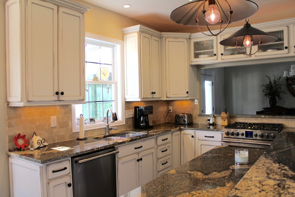 This is an example of a large farmhouse kitchen in Columbus.