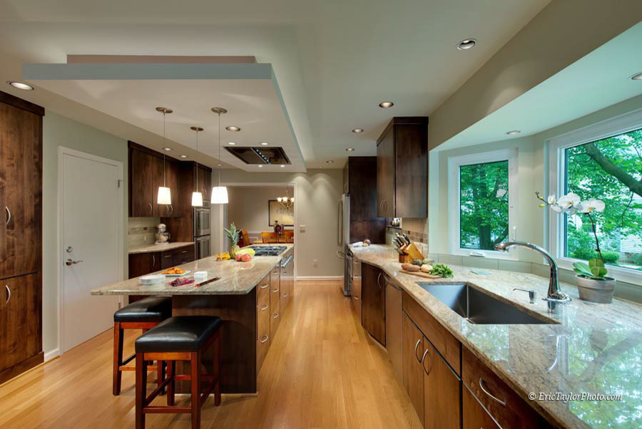 Photo of a contemporary kitchen in DC Metro.