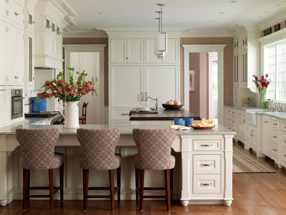 Inspiration for a timeless kitchen remodel in New York with a farmhouse sink