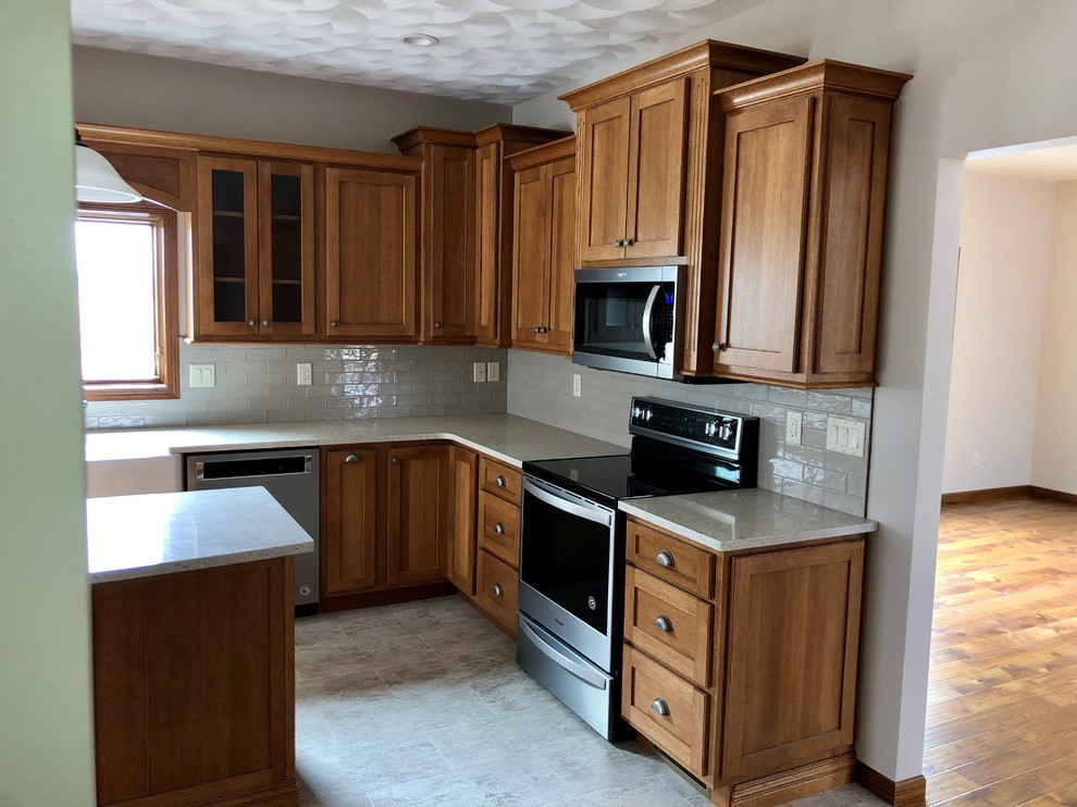 New Construction Rift Cut Oak Briarwood Koch MSI Grey Lagoon Quartz Traditional