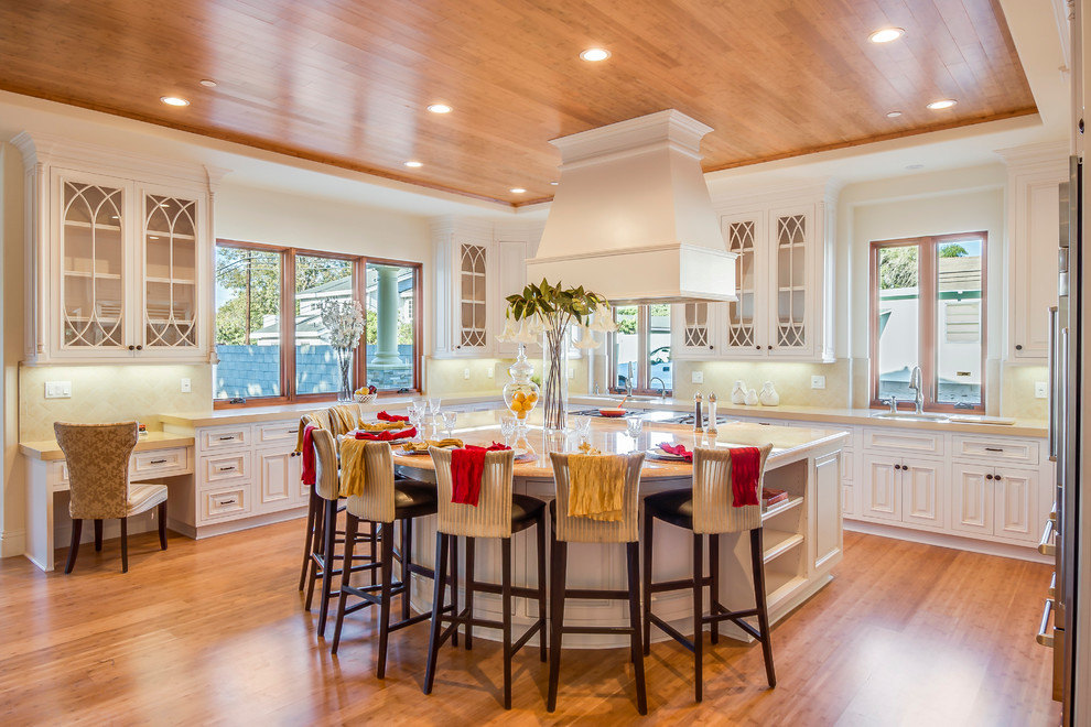 Eat-in kitchen - traditional light wood floor eat-in kitchen idea in Los Angeles with beaded inset cabinets, white cabinets and an island