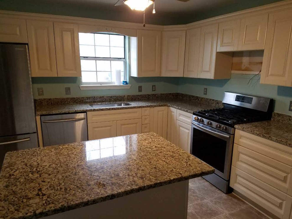 New Kitchen Cabinets And Counters In Alabaster Alabama Traditional Kitchen Birmingham By Southern Stone Inc