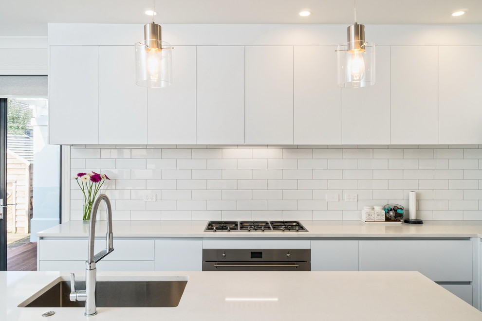 Kitchen - modern kitchen idea in Auckland