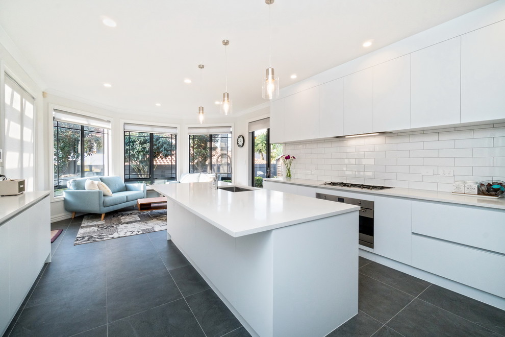 This is an example of a modern kitchen in Auckland.