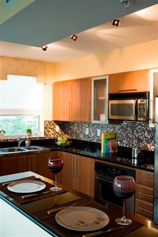 Example of an island style kitchen design in Miami