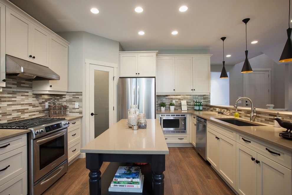 Photo of a traditional kitchen in Edmonton with stainless steel appliances.