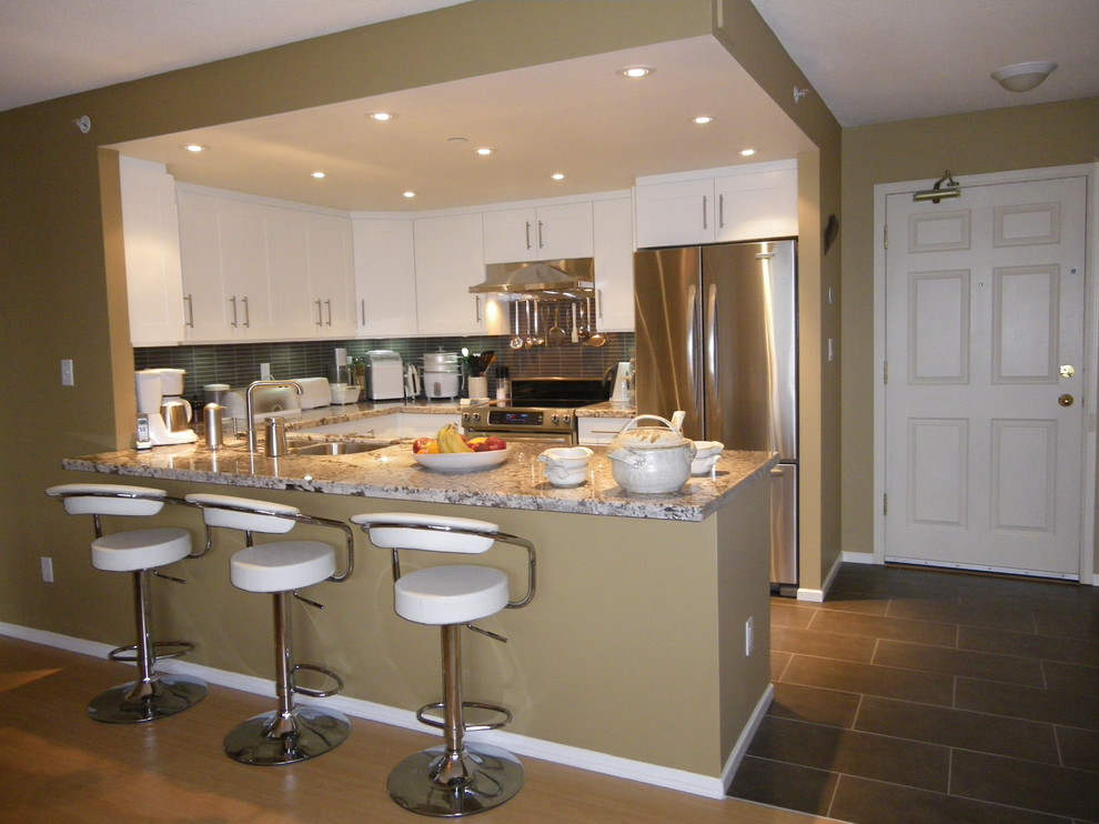 Kitchen - contemporary kitchen idea in Vancouver