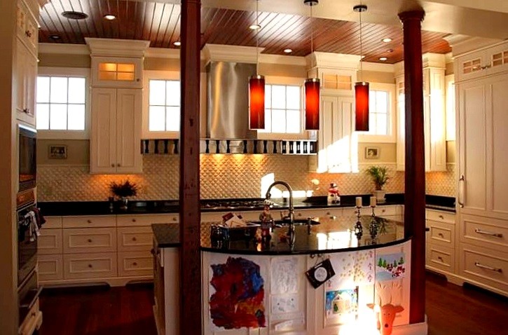 Example of a classic kitchen design in Providence