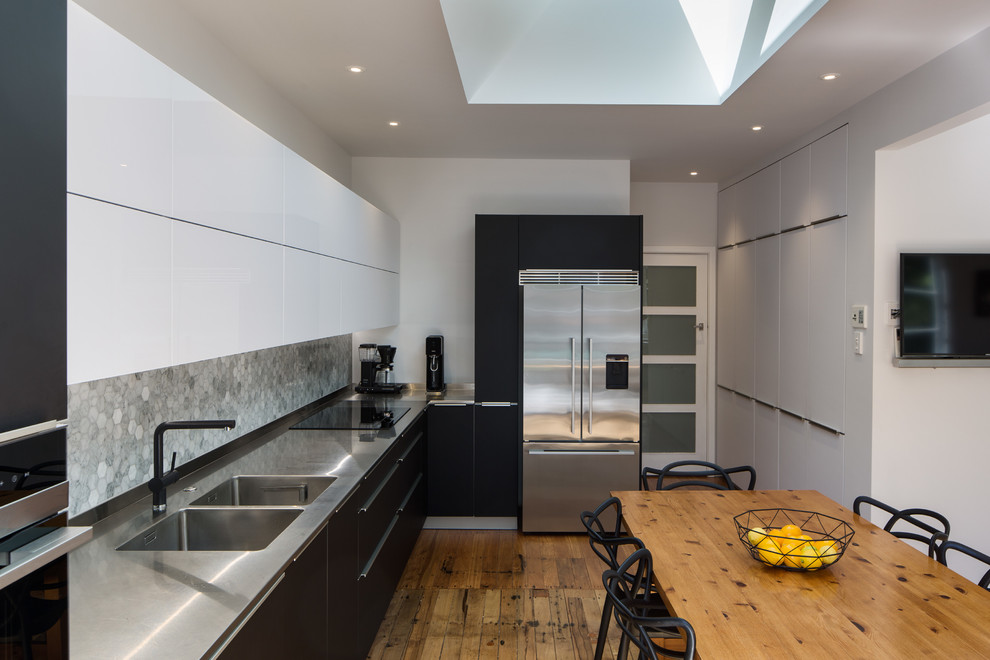 This is an example of a contemporary kitchen in Wellington.