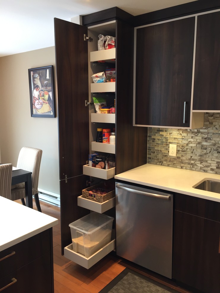 Mid-sized trendy l-shaped medium tone wood floor eat-in kitchen photo in Montreal with an undermount sink, flat-panel cabinets, dark wood cabinets, quartz countertops, gray backsplash, mosaic tile backsplash, stainless steel appliances, an island and white countertops