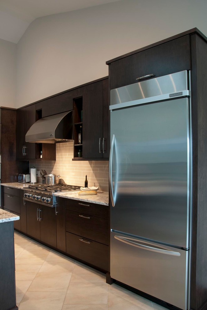 Transitional kitchen photo in Ottawa