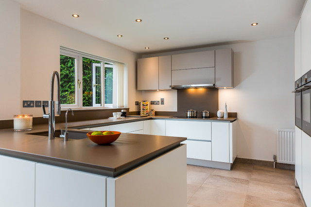 Nobilia Handless White & Sand Matt finish Kitchen with perfect storage  solutions - Modern - Kitchen - Hampshire - by Eco German Kitchens | Houzz