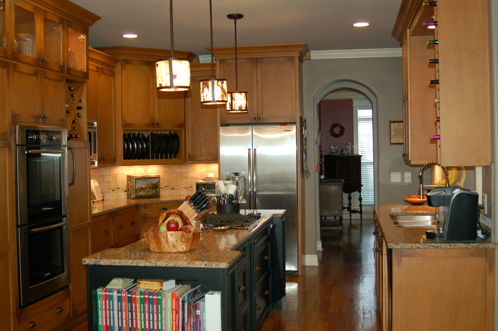 Design ideas for a traditional kitchen in Nashville.
