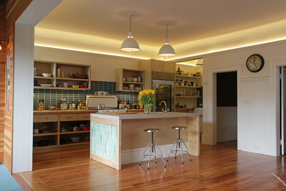 На фото: параллельная кухня-гостиная в современном стиле с открытыми фасадами, светлыми деревянными фасадами, столешницей из бетона, синим фартуком, фартуком из керамической плитки и техникой из нержавеющей стали